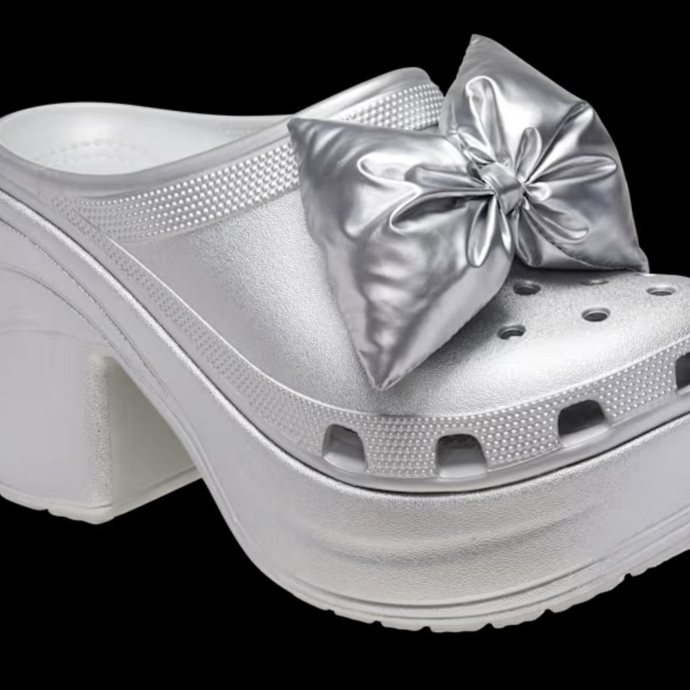 NEW. Siren Metallic Bow Clog - Picture 3 of 4